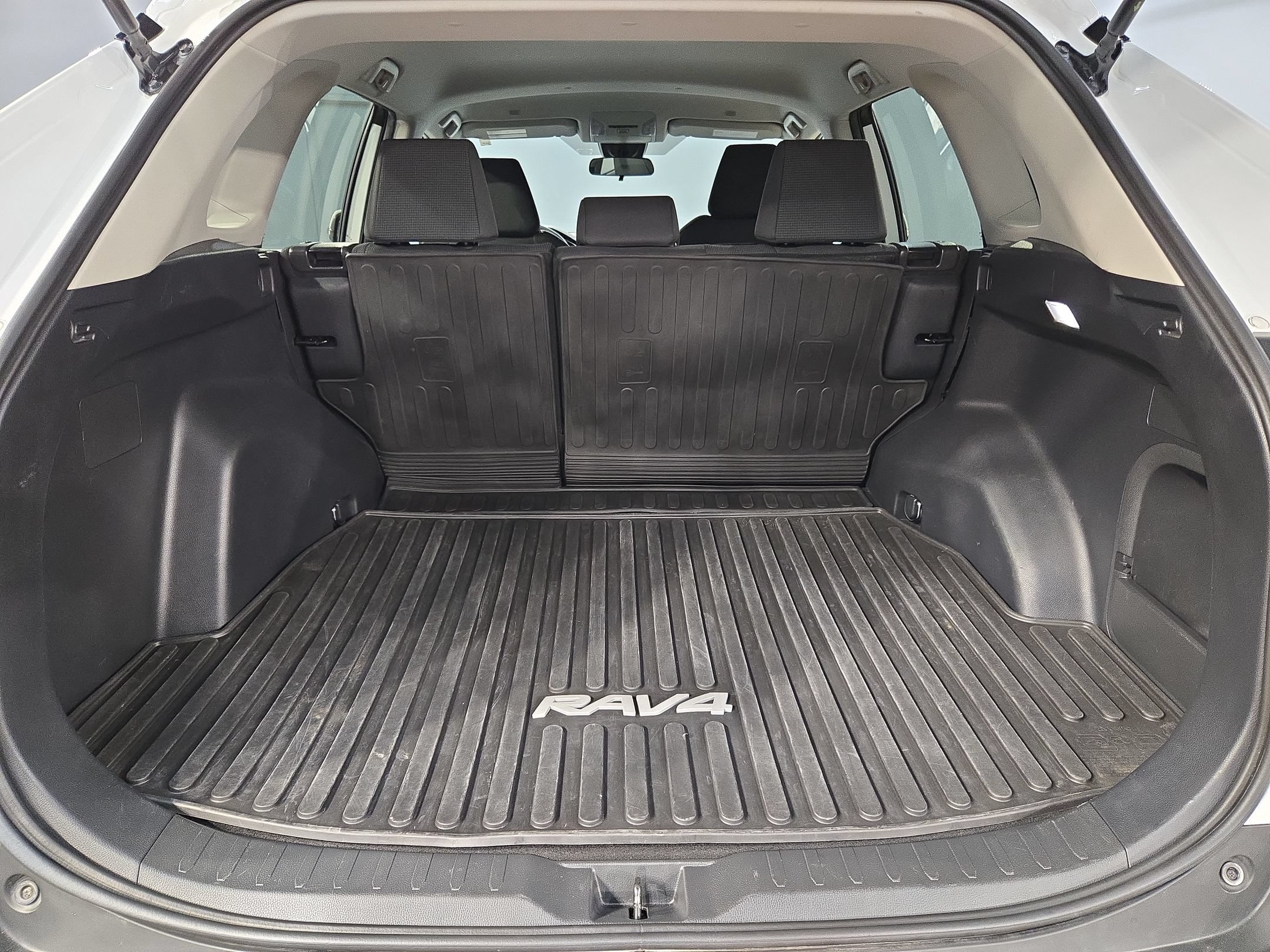 Used 2024 Toyota RAV4 LE AWD/4WD image 18