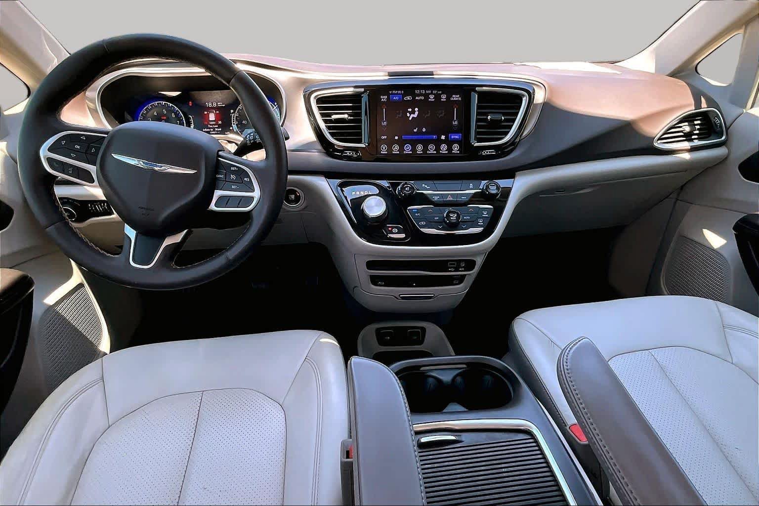 Used 2017 Chrysler Pacifica Touring-L Plus FWD image 12
