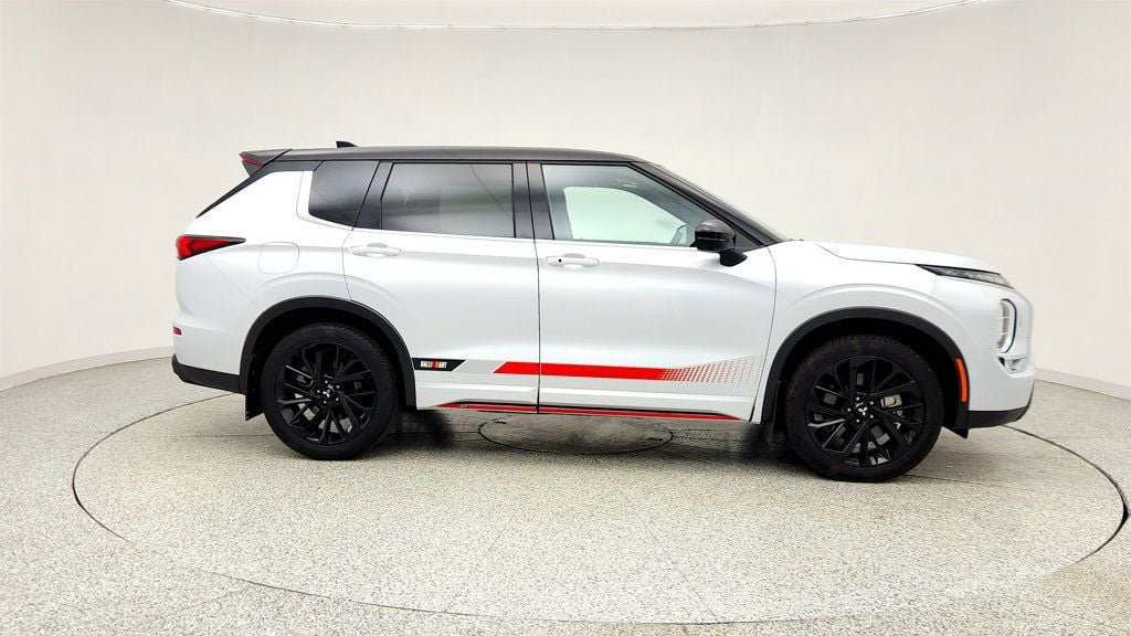 Used 2024 Mitsubishi Outlander SE Black Edition AWD/4WD image 4