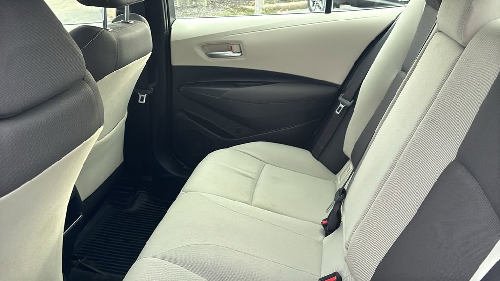 Used 2021 Toyota Corolla LE image 29