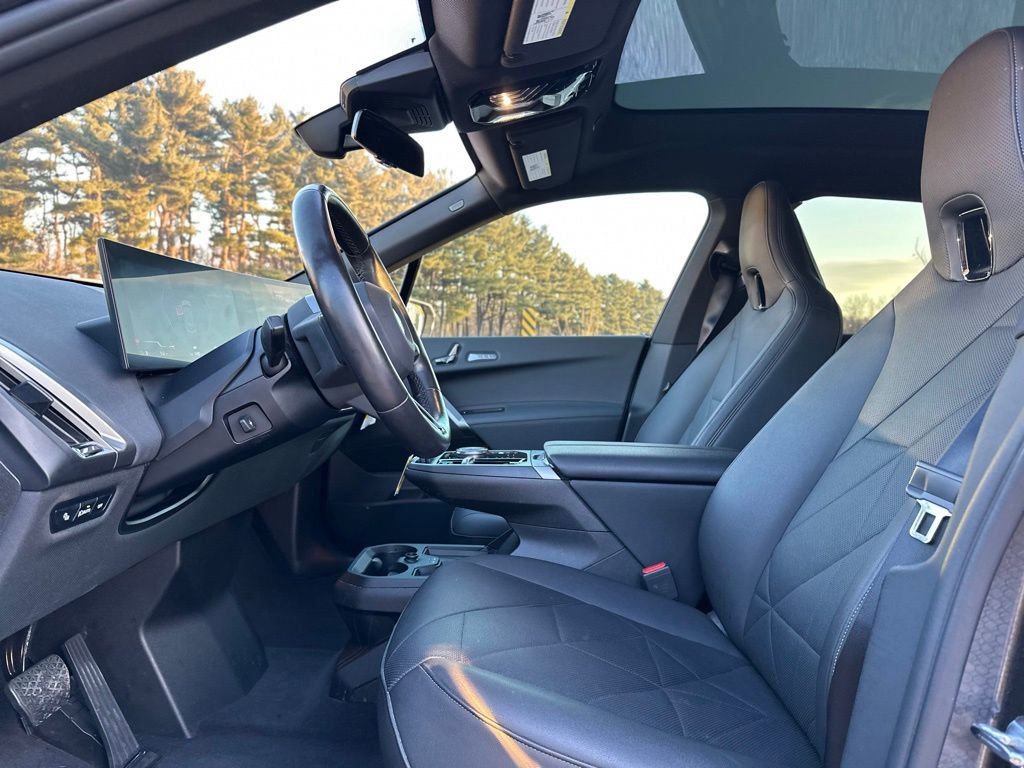 Used 2025 BMW iX xDrive50 w/ Premium Package image 12