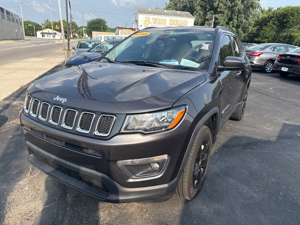Used 2018 Jeep Compass Latitude w/ Popular Equipment Group AWD/4WD image 3