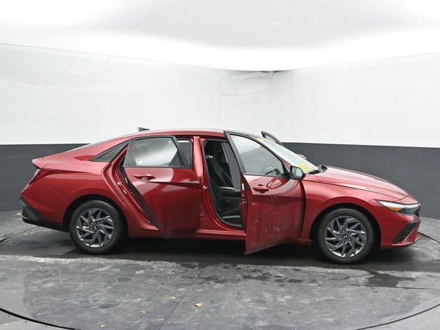 Used 2024 Hyundai Elantra SEL image 57