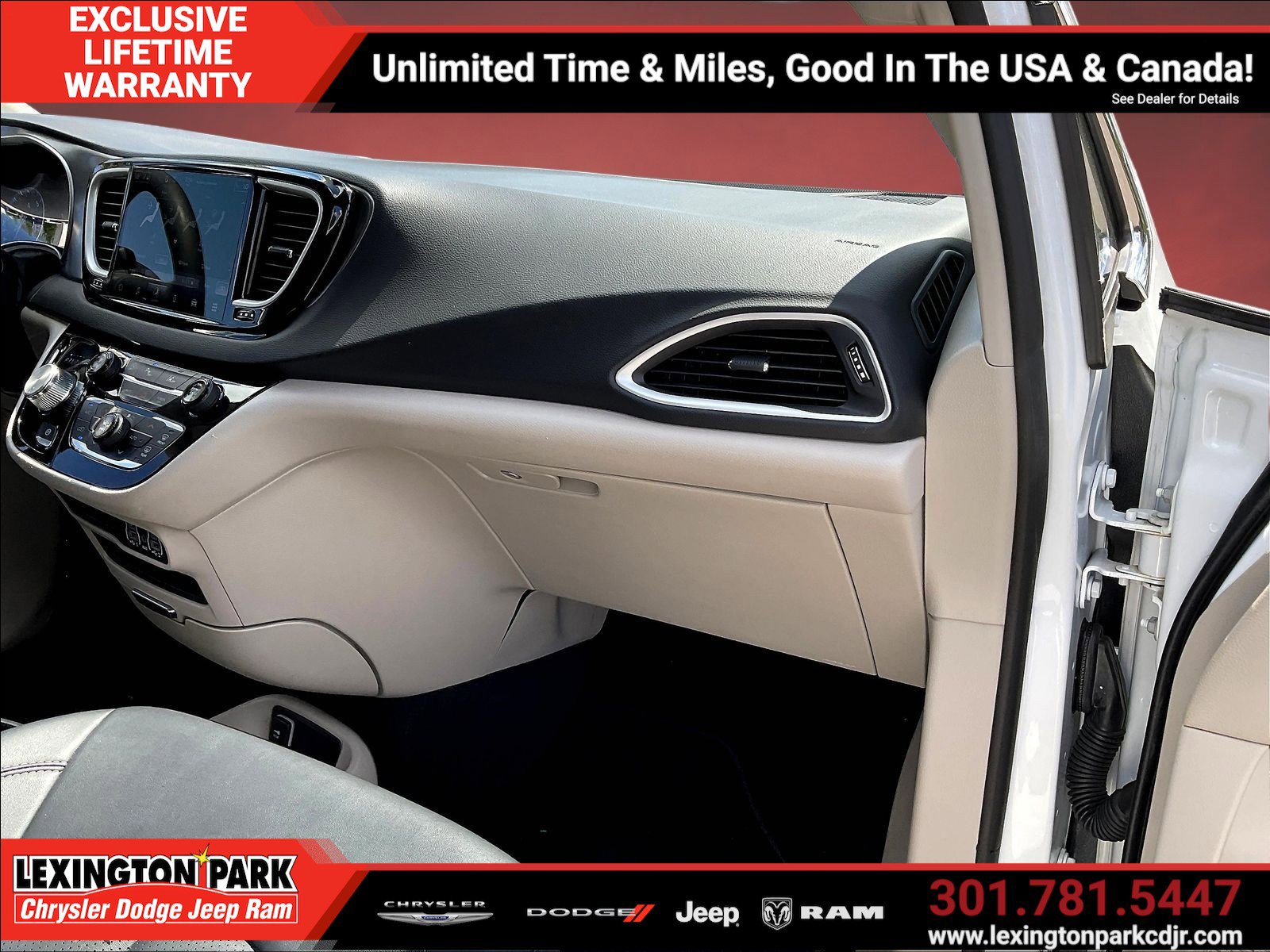 Used 2024 Chrysler Pacifica Touring-L FWD image 25