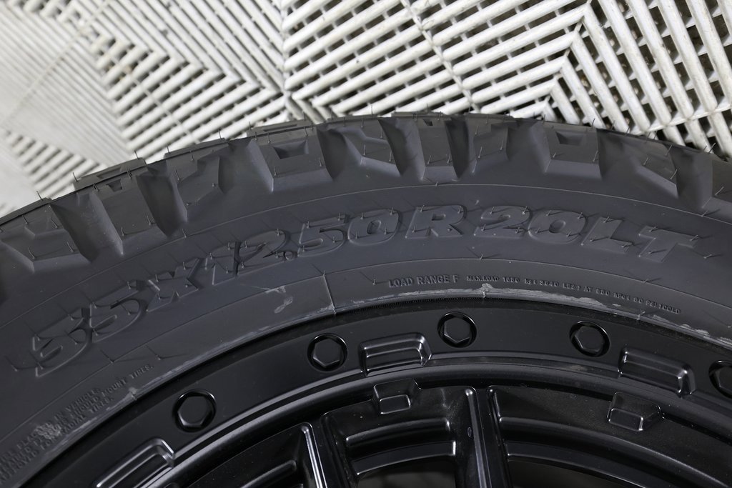 Used 2025 GMC Yukon AT4 Ultimate w/ LPO, Illumination Package image 53