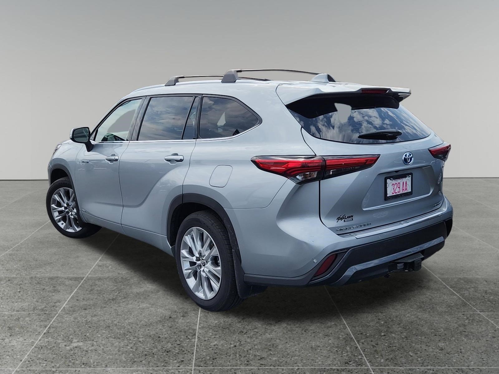 Certified 2021 Toyota Highlander Limited AWD/4WD image 5