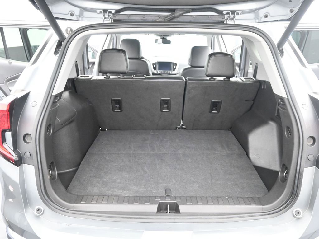 Used 2024 GMC Terrain SLT image 14