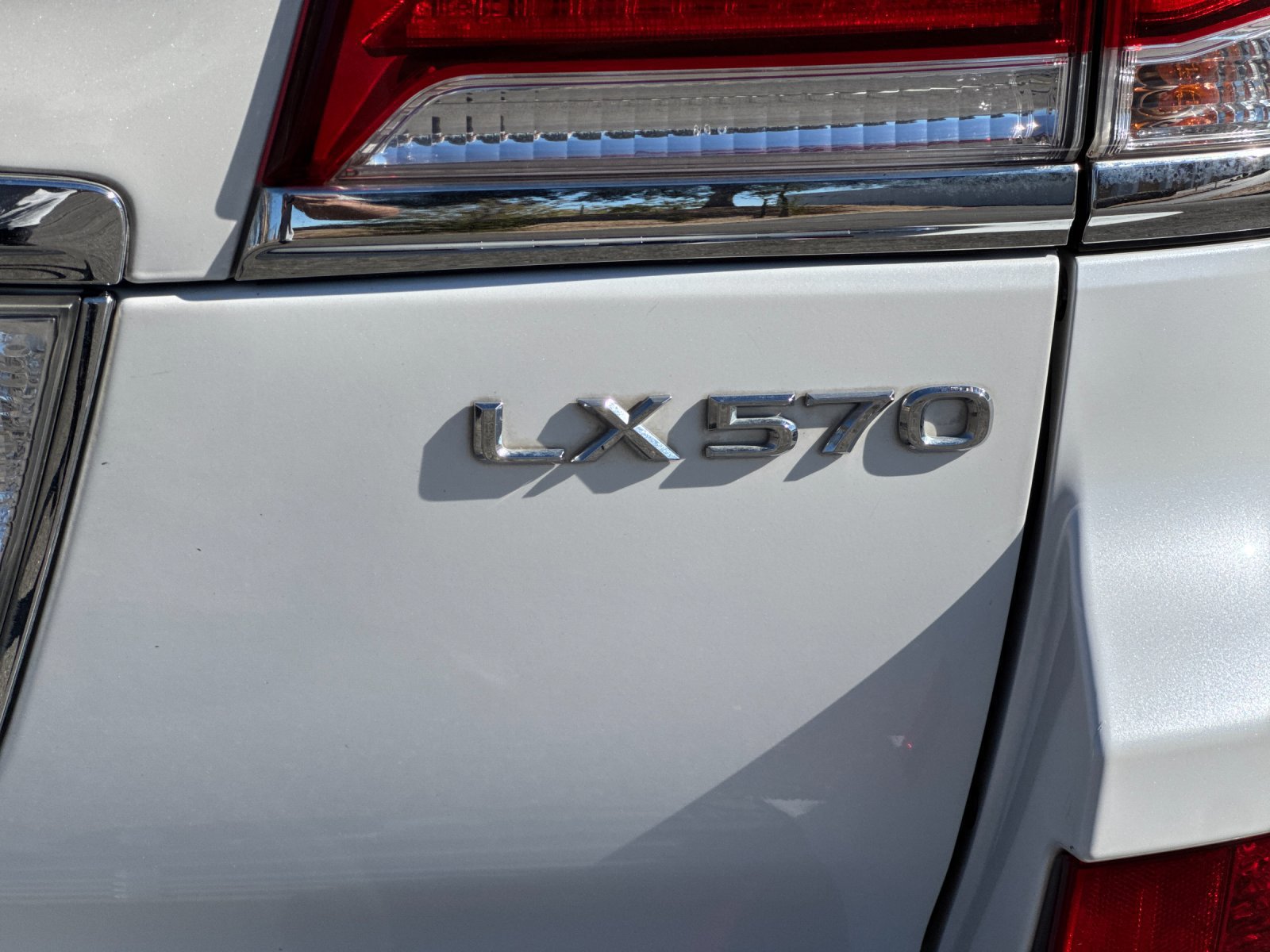 Used 2015 Lexus LX 570 4WD image 27