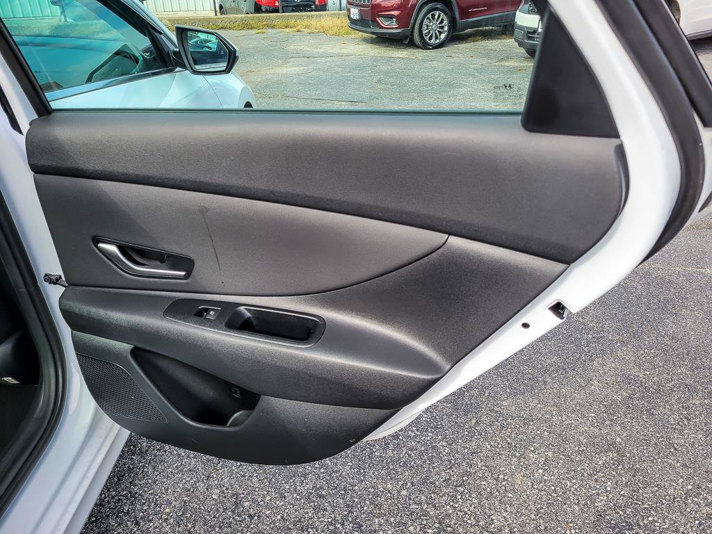 Used 2025 Hyundai Elantra SEL FWD image 29