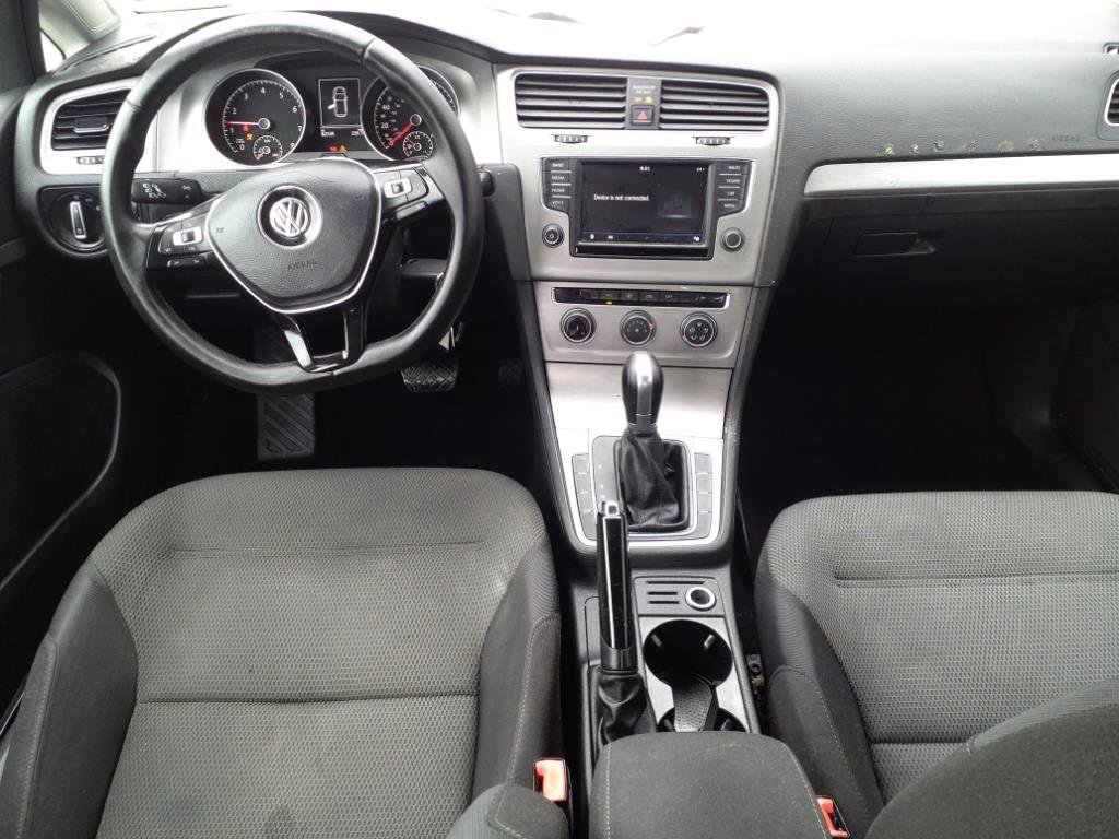 Used 2017 Volkswagen Golf S image 8