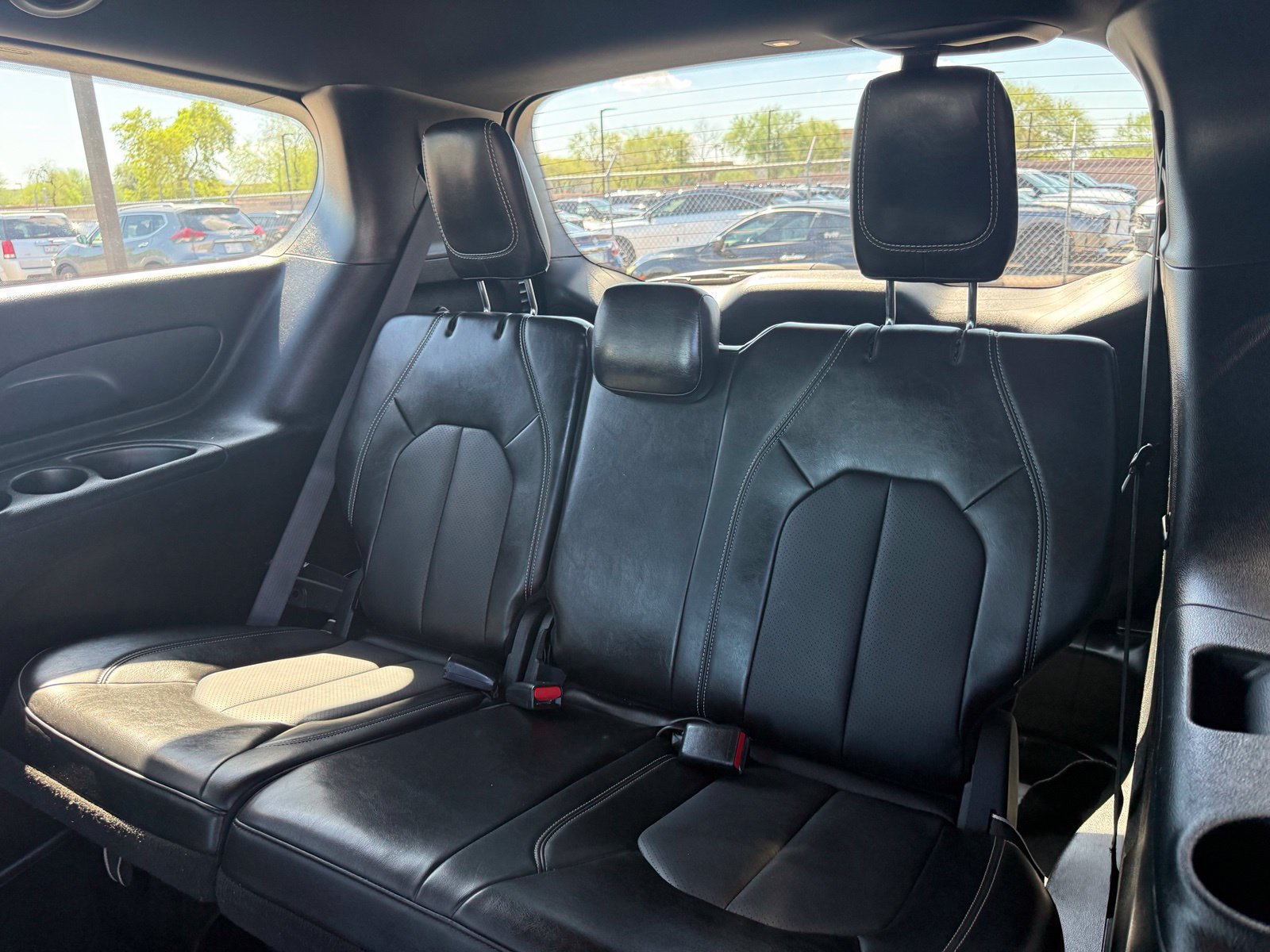 Used 2025 Chrysler Pacifica Select FWD image 9