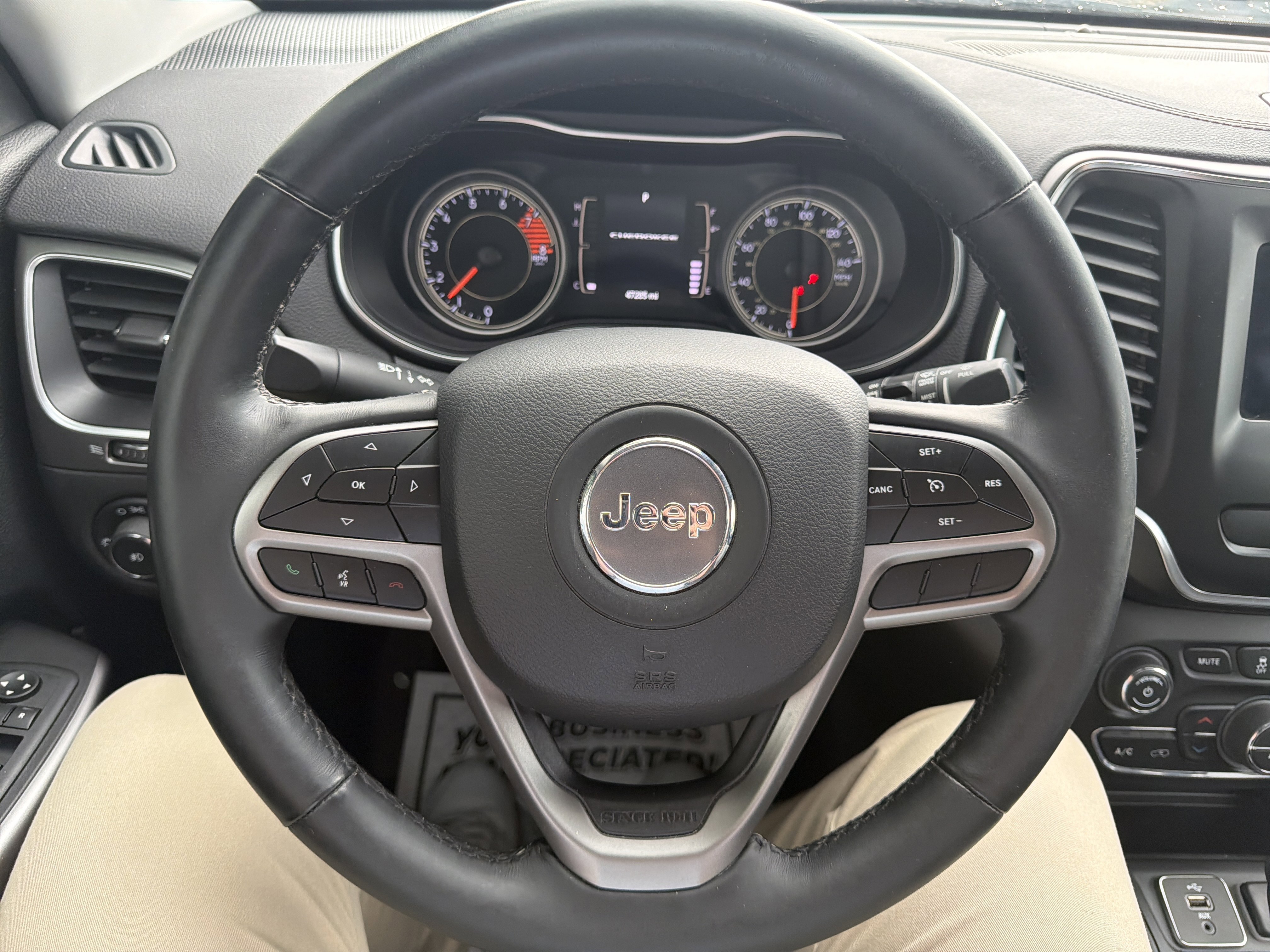 Used 2019 Jeep Cherokee Latitude Plus w/ Comfort/Convenience Group AWD/4WD image 22