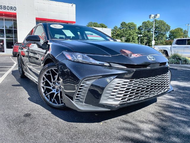 Used 2025 Toyota Camry SE w/ Convenience Package FWD image 2