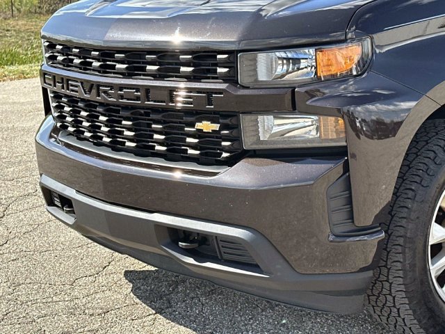 Used 2019 Chevrolet Silverado 1500 Custom w/ Custom Convenience Package AWD/4WD image 9