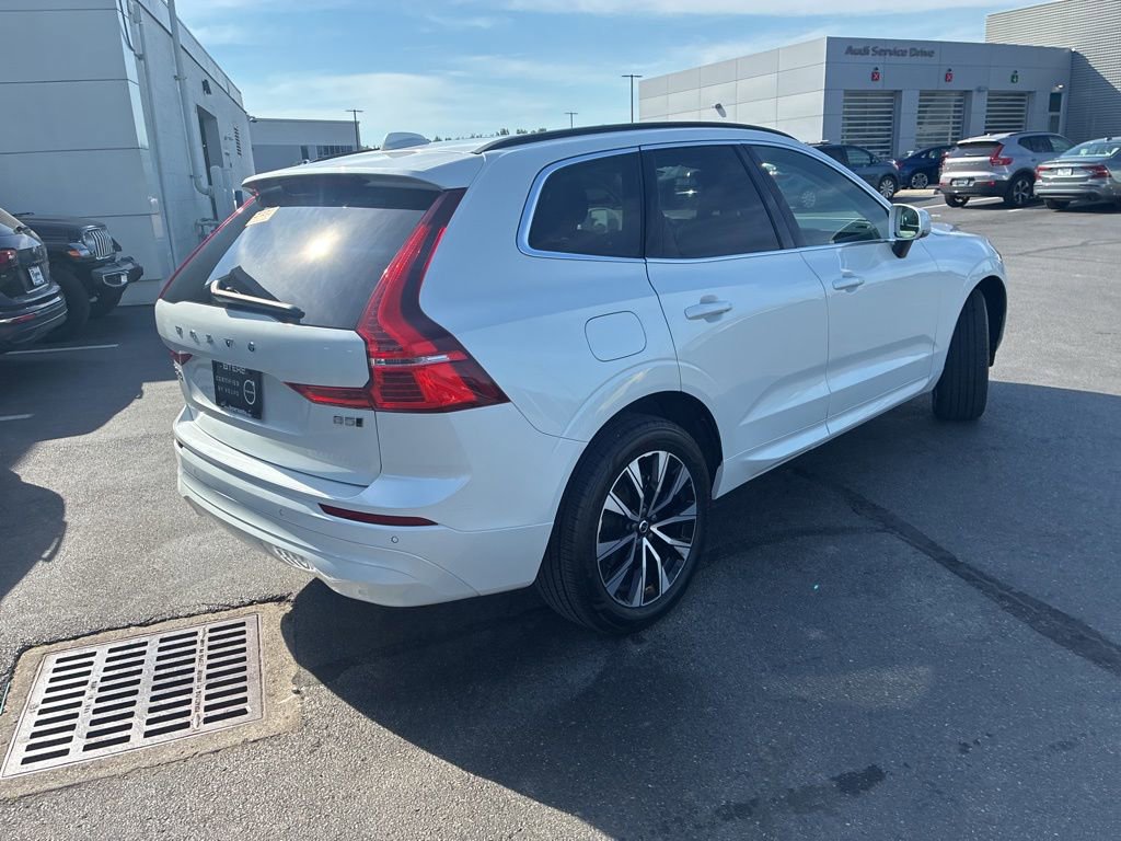 Used 2023 Volvo XC60 B5 Core w/ Climate Package AWD/4WD image 3