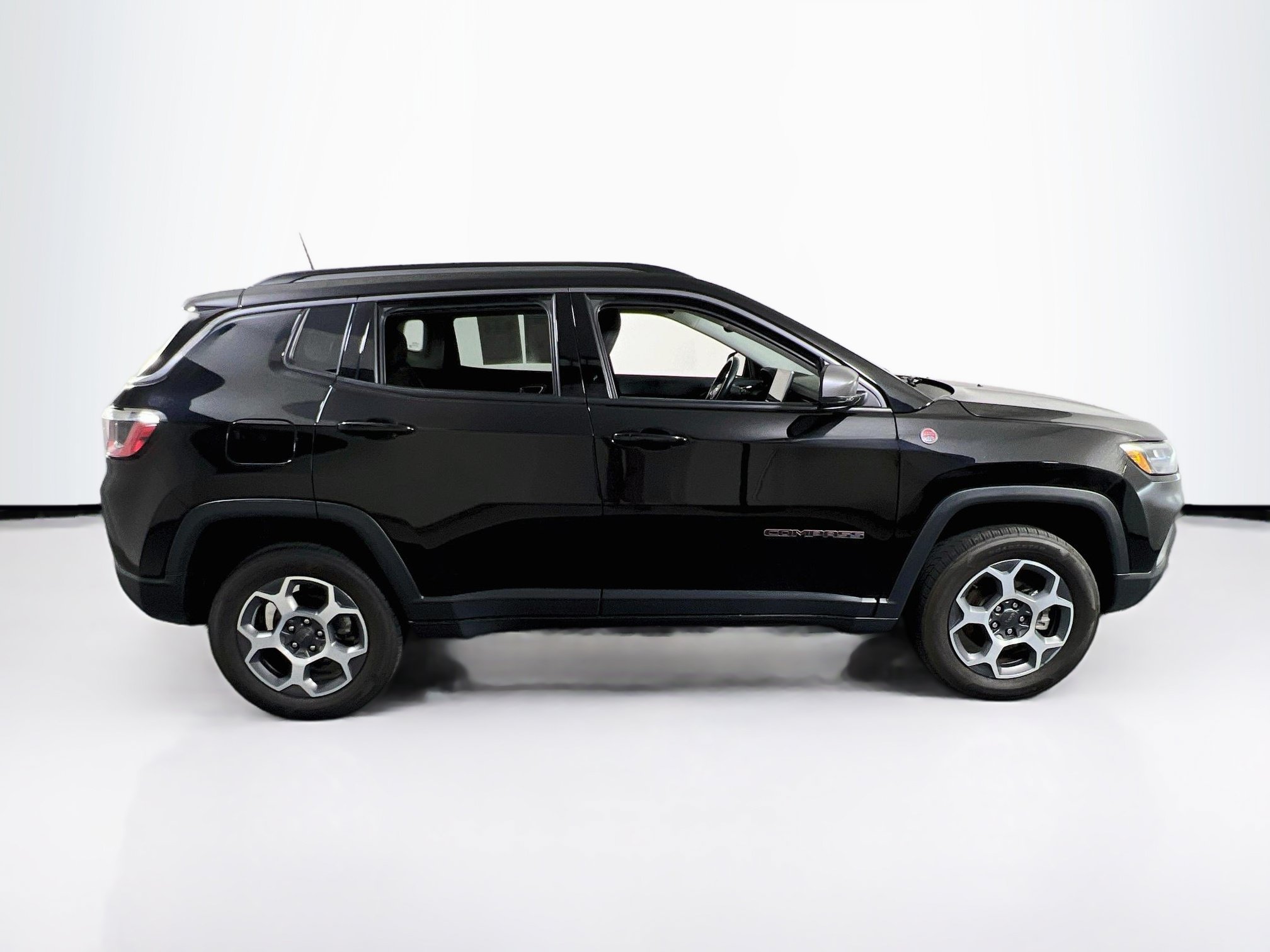 Used 2022 Jeep Compass Trailhawk w/ Trailhawk Convenience Group AWD/4WD image 4