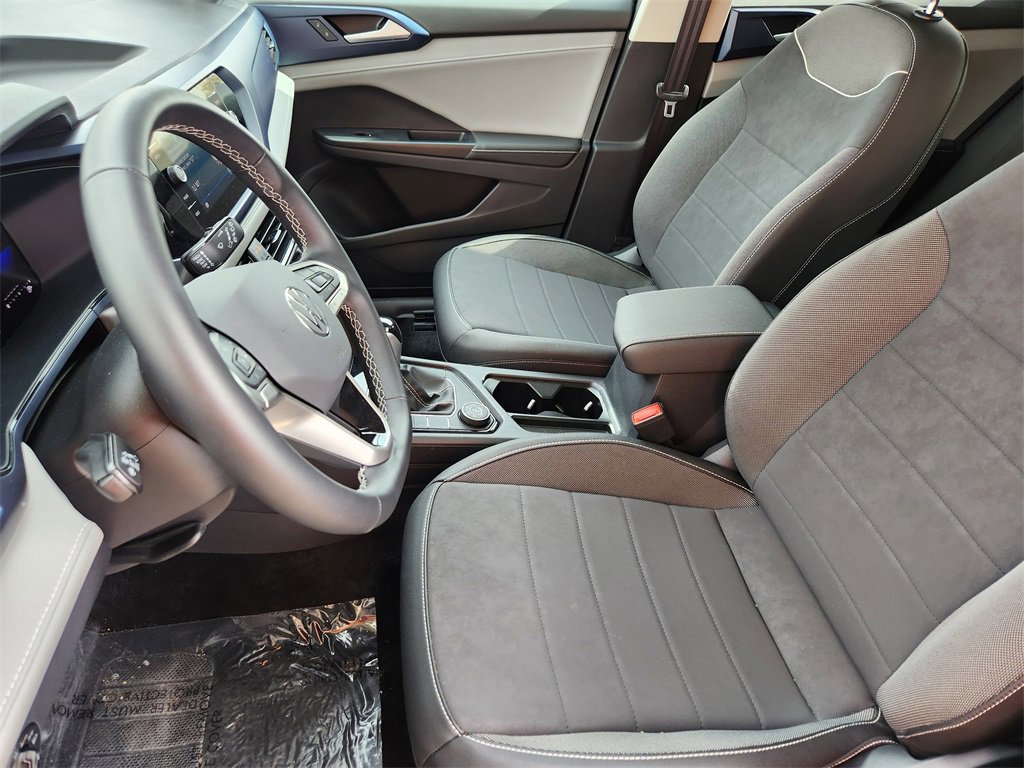 New 2024 Volkswagen Taos SE image 6