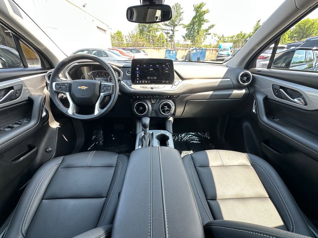 Used 2024 Chevrolet Blazer LT FWD image 23
