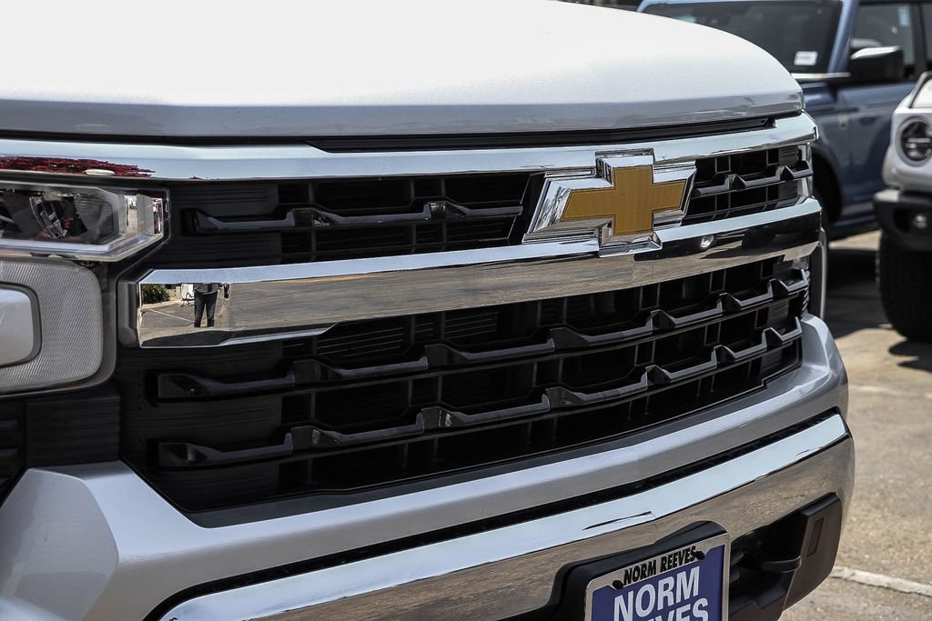 Used 2022 Chevrolet Silverado 1500 LT w/ Z71 Off-Road Package AWD/4WD image 6