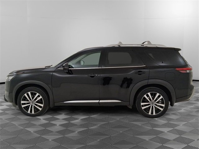 Used 2024 Nissan Pathfinder Platinum w/ Black Appearance Package image 6