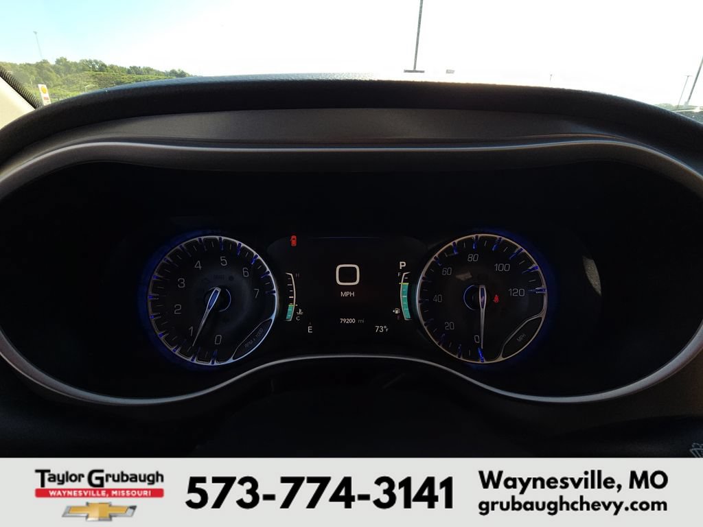 Used 2023 Chrysler Pacifica Touring-L FWD image 16