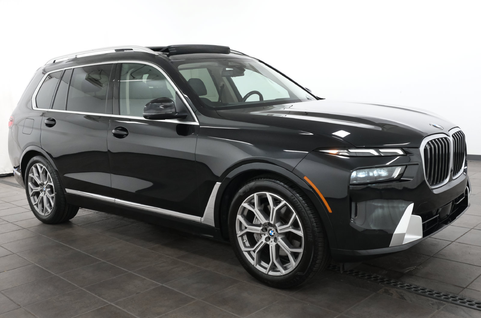 Used 2023 BMW X7 xDrive40i w/ Premium Package AWD/4WD image 7