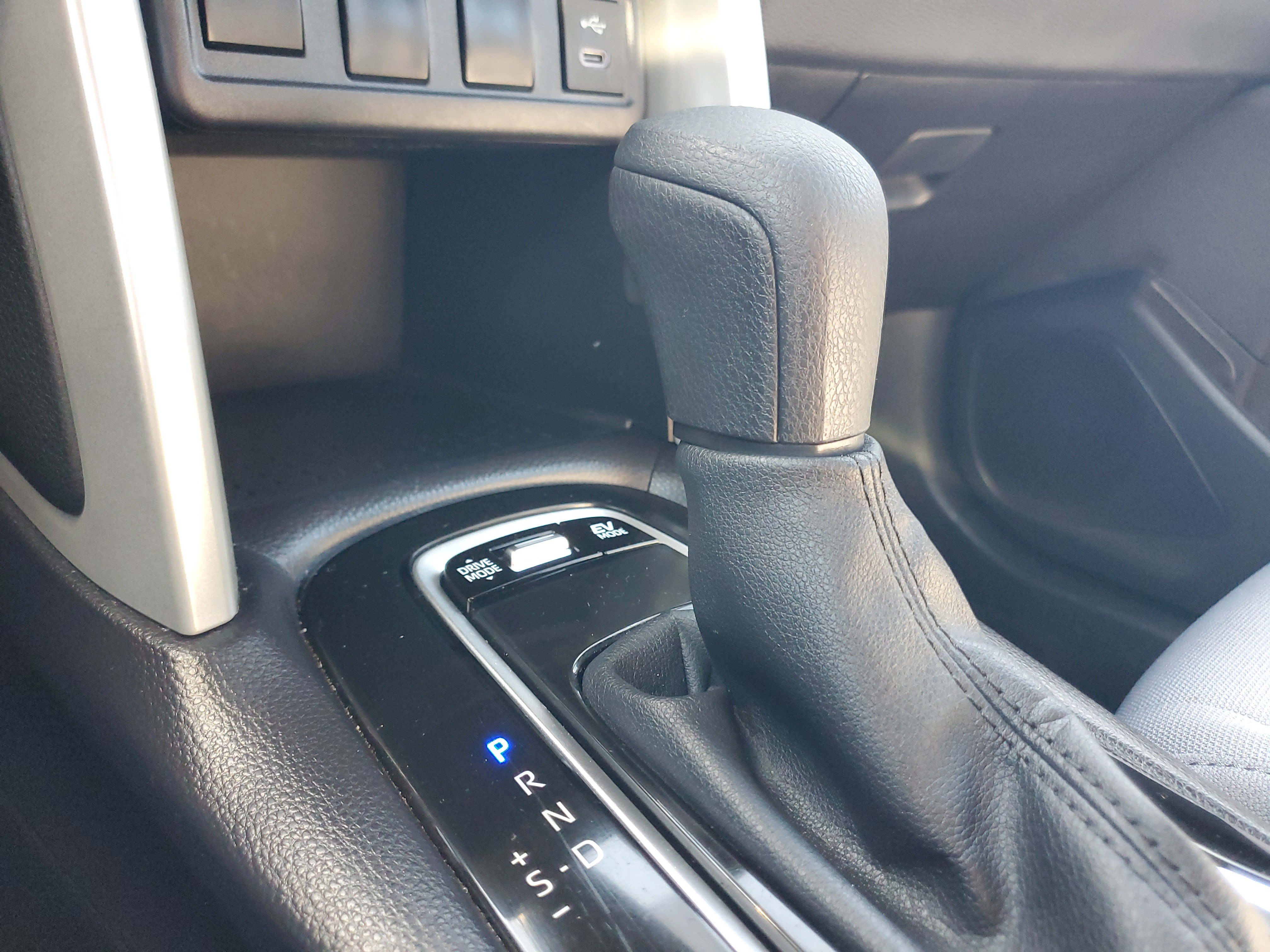 Certified 2025 Toyota Corolla Cross AWD Hybrid image 31