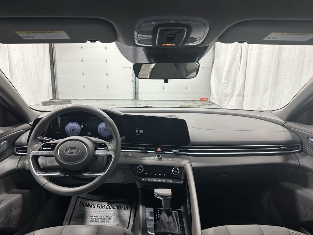 Used 2025 Hyundai Elantra SEL image 38