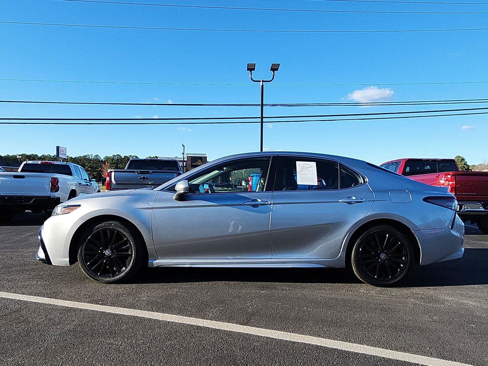 Used 2023 Toyota Camry SE image 2