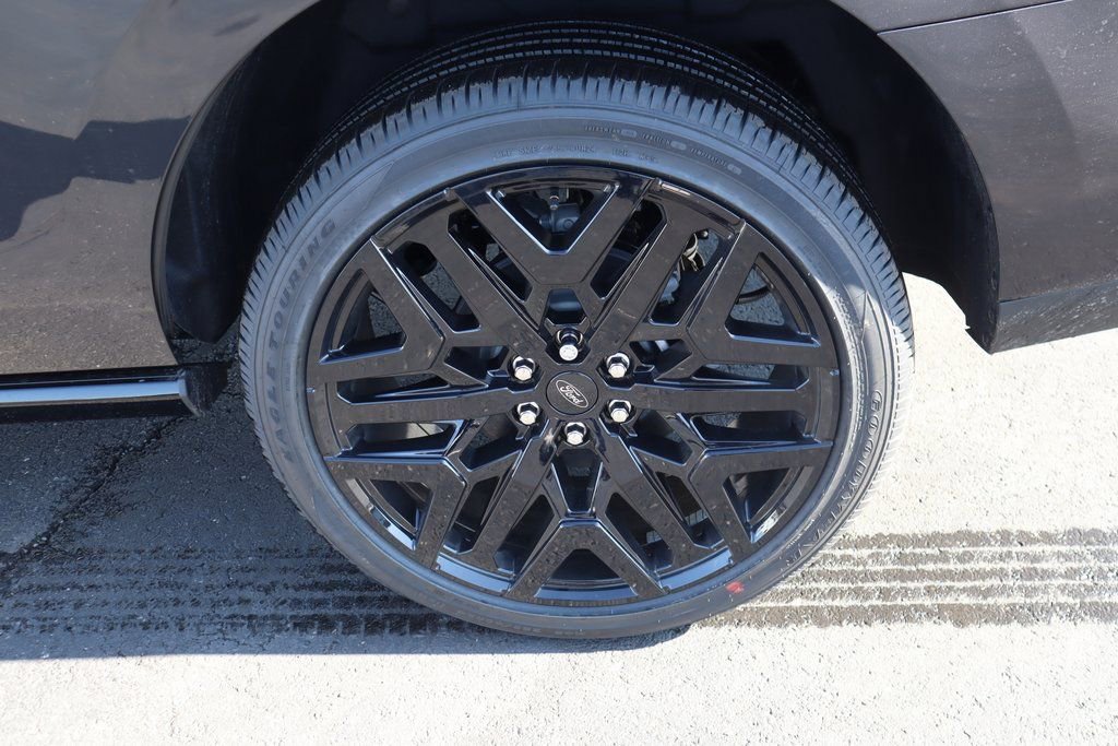 New 2026 Ford Expedition Platinum w/ Stealth Performance Package image 21