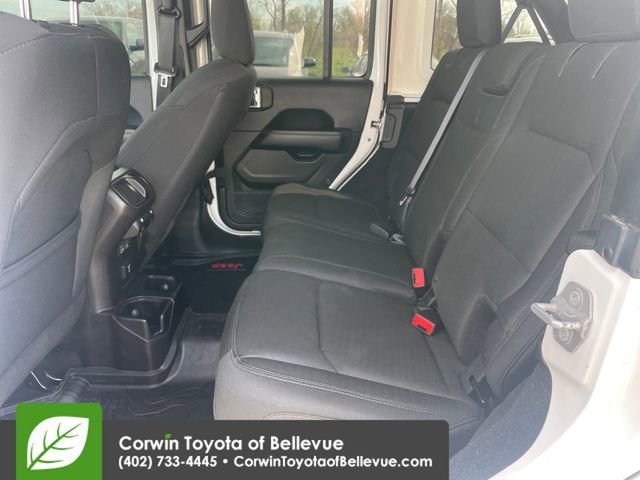 Used 2018 Jeep Wrangler Unlimited Sahara w/ LED Lighting Group image 25