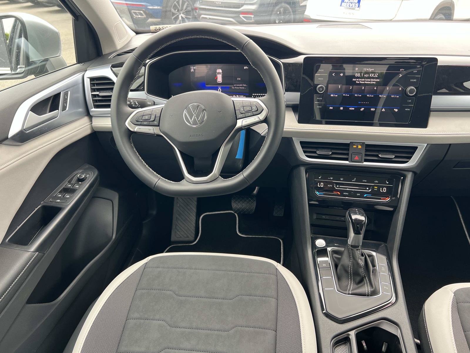 New 2026 Volkswagen Taos SE FWD image 7