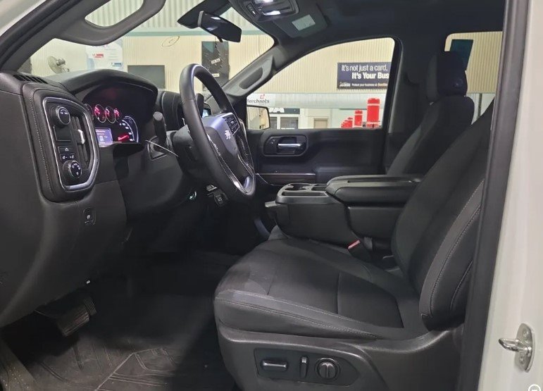 Used 2021 Chevrolet Silverado 1500 LT RWD image 8