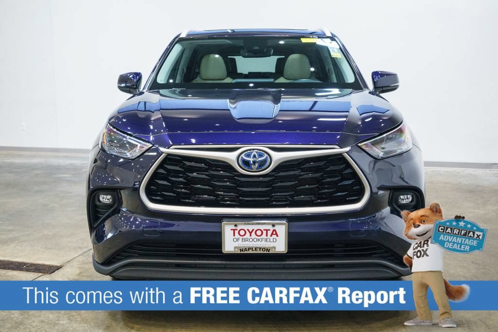 Used 2023 Toyota Highlander XLE AWD/4WD image 2