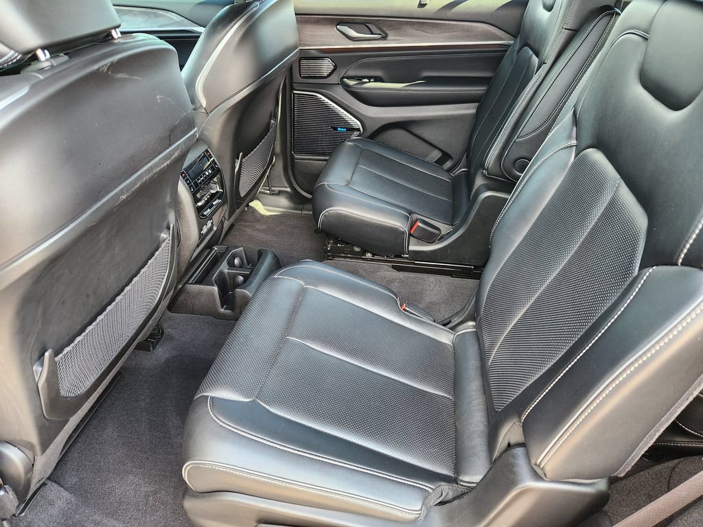 Used 2021 Jeep Grand Cherokee L Overland w/ Luxury Tech Group IV AWD/4WD image 20
