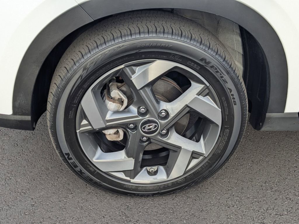 Used 2025 Hyundai Venue Limited image 24