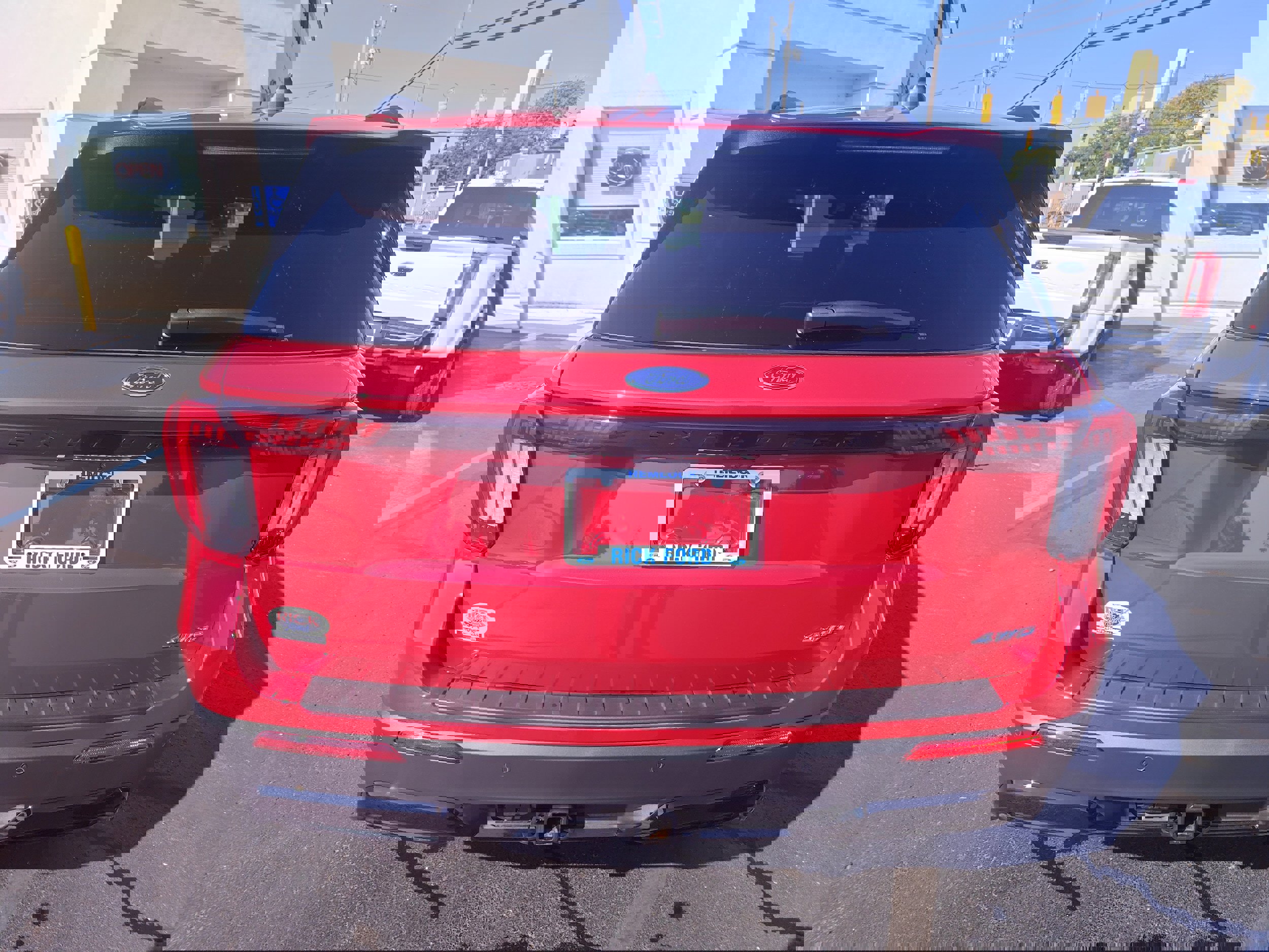 Used 2025 Ford Explorer ST-Line w/ Premium Package image 5