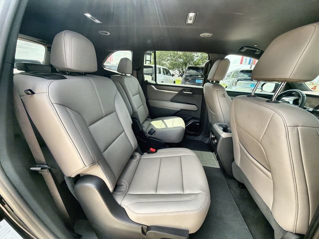 Used 2026 GMC Acadia Elevation w/ Elevation Premium Package FWD image 26