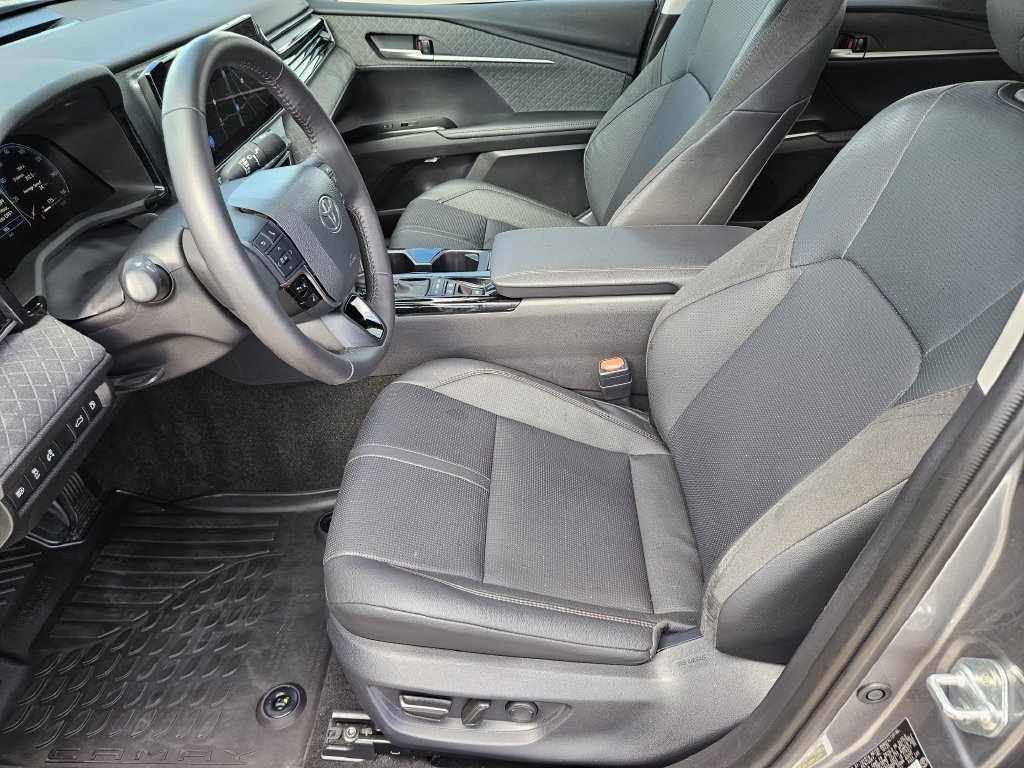 Used 2026 Toyota Camry XLE FWD image 11