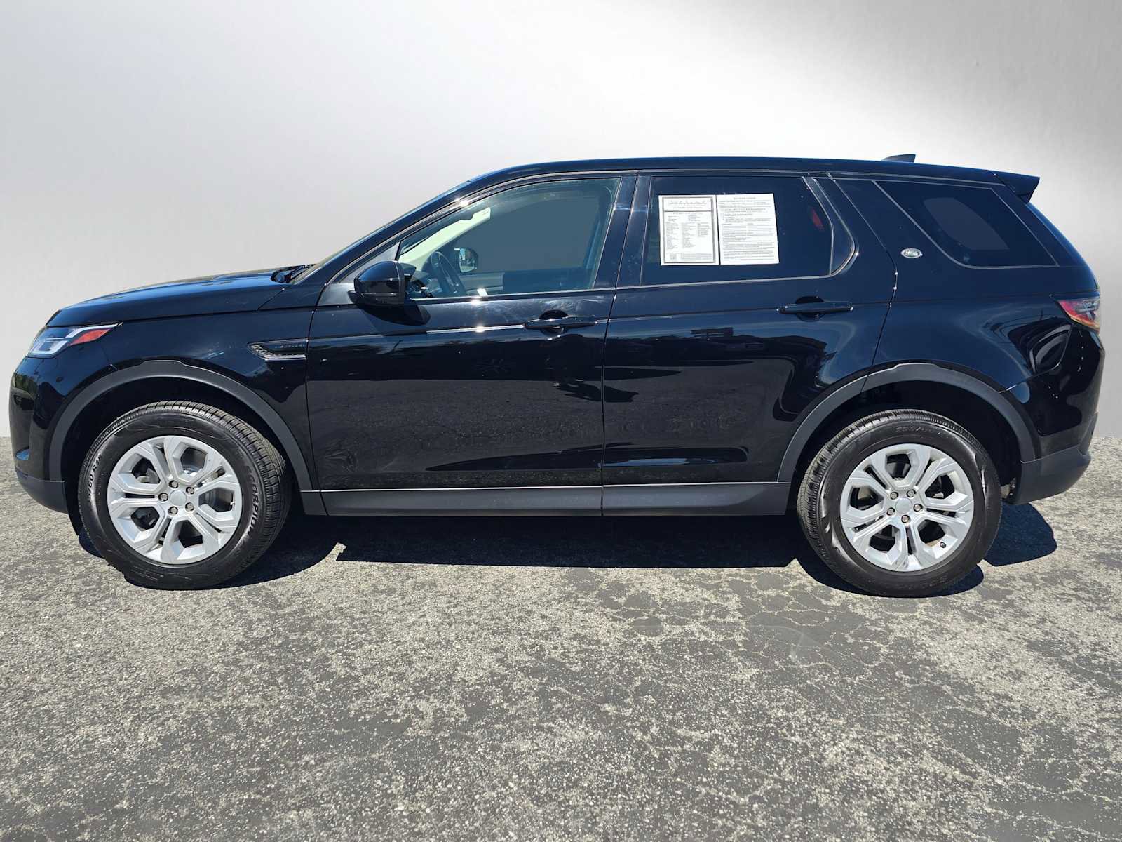 Used 2020 Land Rover Discovery Sport image 2
