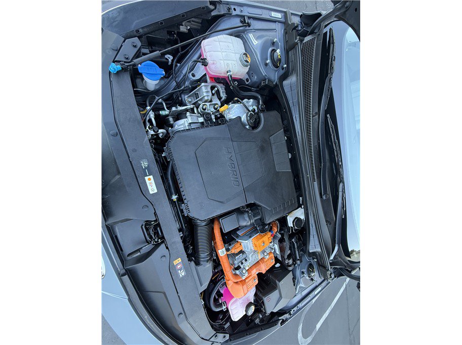 Used 2022 Hyundai Elantra Limited w/ Preferred Accessory Package image 25