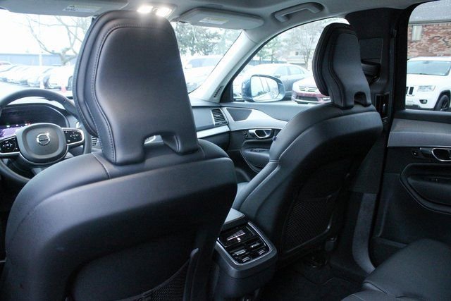 Used 2025 Volvo XC90 B5 Core image 28