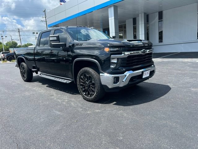 Used 2024 Chevrolet Silverado 2500 LT w/ Convenience Package AWD/4WD image 2