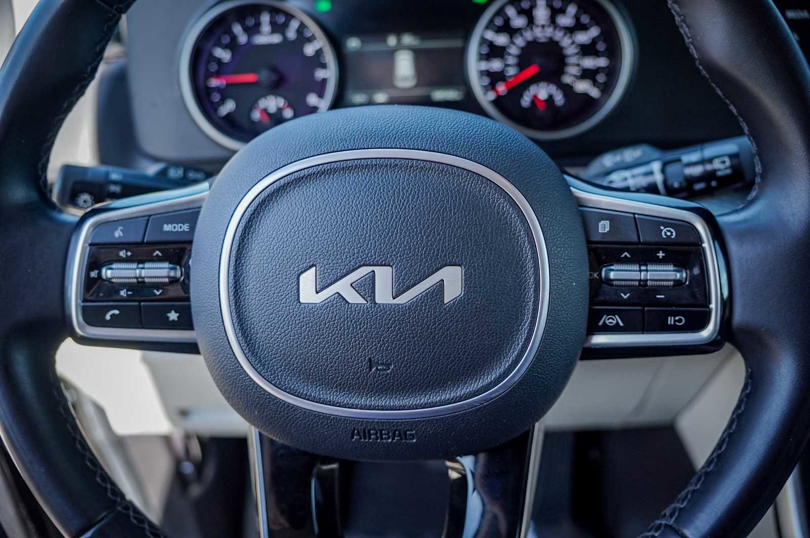 Certified 2024 Kia Carnival LX image 15