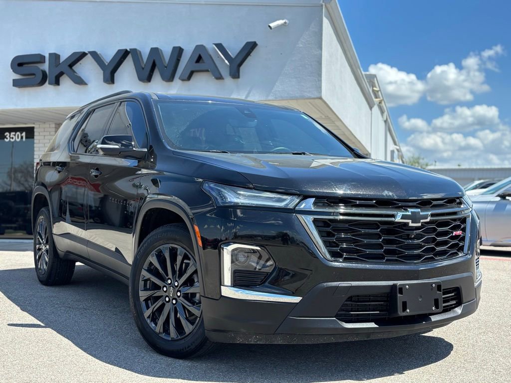Used 2023 Chevrolet Traverse RS image 1