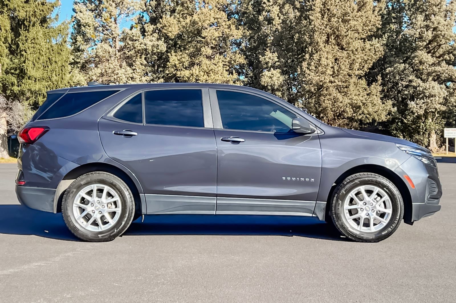 Used 2022 Chevrolet Equinox LS w/ LS Convenience Package image 3