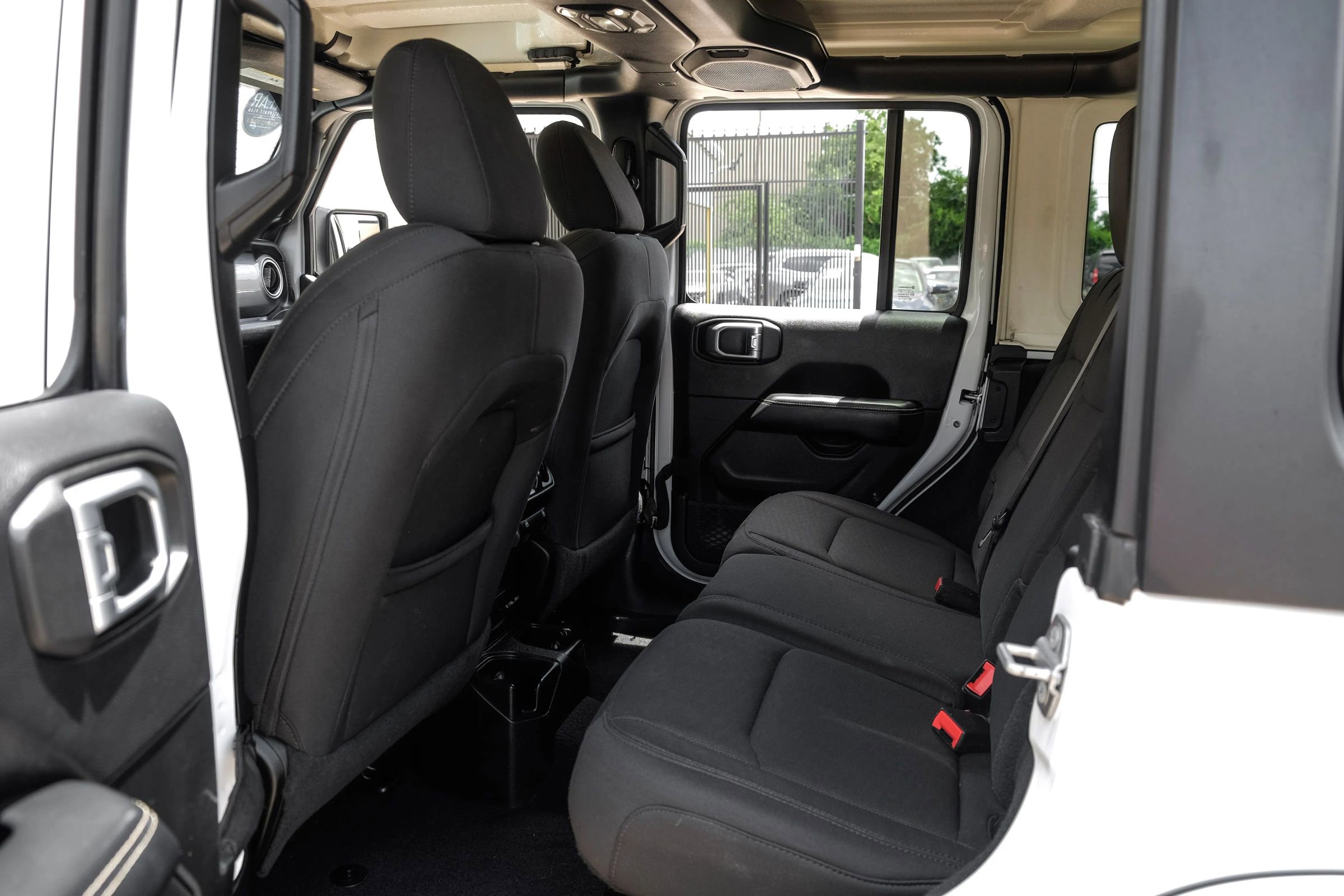 Used 2020 Jeep Wrangler Unlimited Sahara image 34