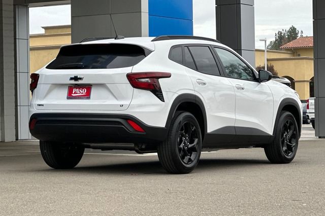New 2026 Chevrolet Trax LT w/ Midnight Edition image 5