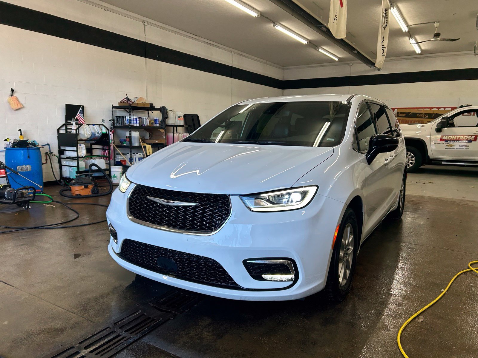 Used 2025 Chrysler Pacifica Select FWD image 35