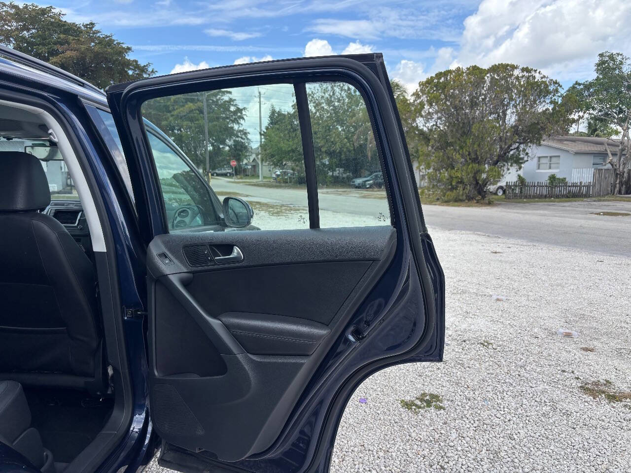 Used 2016 Volkswagen Tiguan S image 17